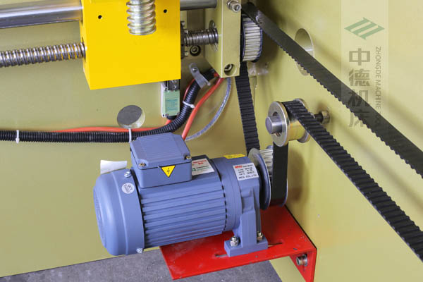 ZDP-4022強(qiáng)扭矩電機(jī)，后退料迅速，鋼絲同步帶精確更靜音.jpg