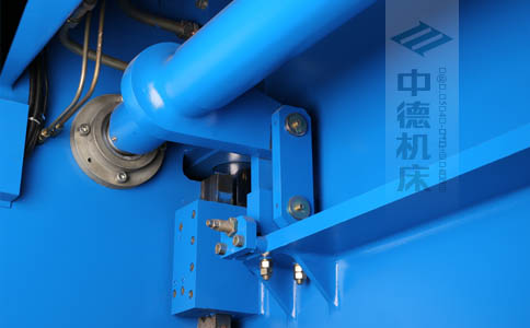 ZDPK-8025配有中德公司最新型扭軸同步裝置，強(qiáng)度高，能調(diào)節(jié)，專利技術(shù).jpg