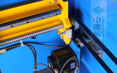 ZDPK-20032X軸配有滾珠絲桿及直線導軌，大功率伺服電機，鋼絲同步帶，能顯著提升X軸定位精度及速度 (2).jpg